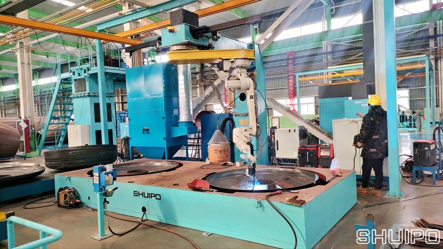 4封頭加強筋焊接機器人. 4封頭加強筋焊接機器人.